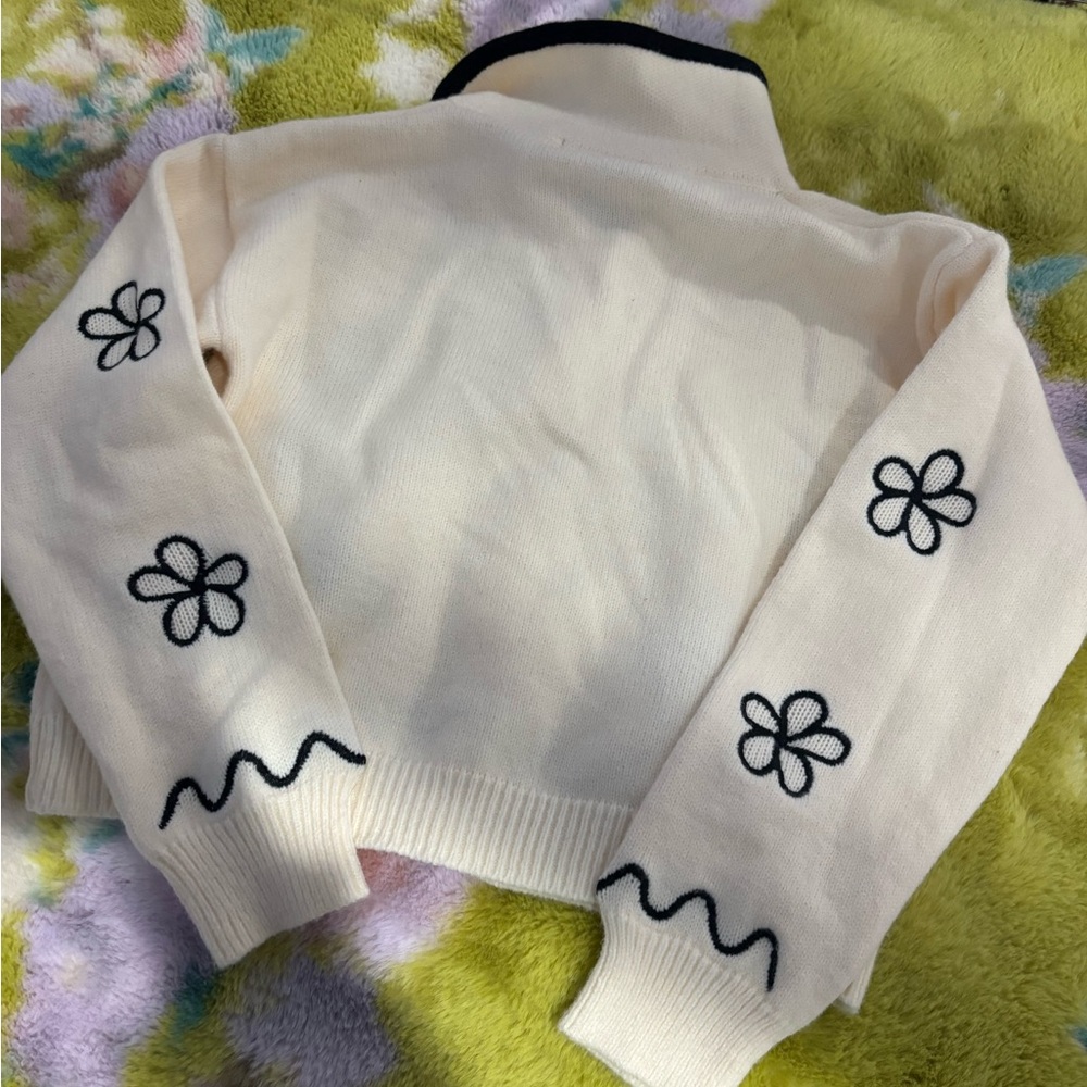 Cinta Rosie Cream Cardigan with Black Floral Embroidery - Picture 3 of 3